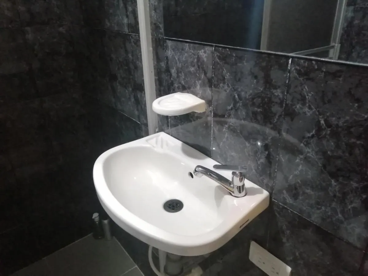 Habitacion Privada Cerca Al Aeropuerto Y Terminal Bogota Guest house