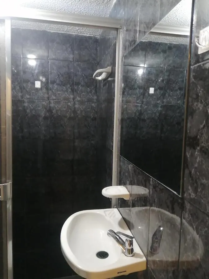 Habitacion Privada Cerca Al Aeropuerto Y Terminal Bogota 0*,  Colombia